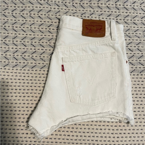 Levi’s 501 White Denim Shorts - Picture 5 of 6